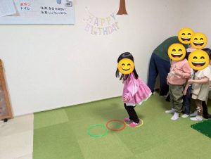４月リトミック　スマイルフープ